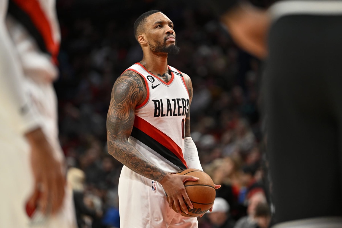 奥克兰之子利拉德:从贫困社区走出的NBA领袖如何回馈家乡